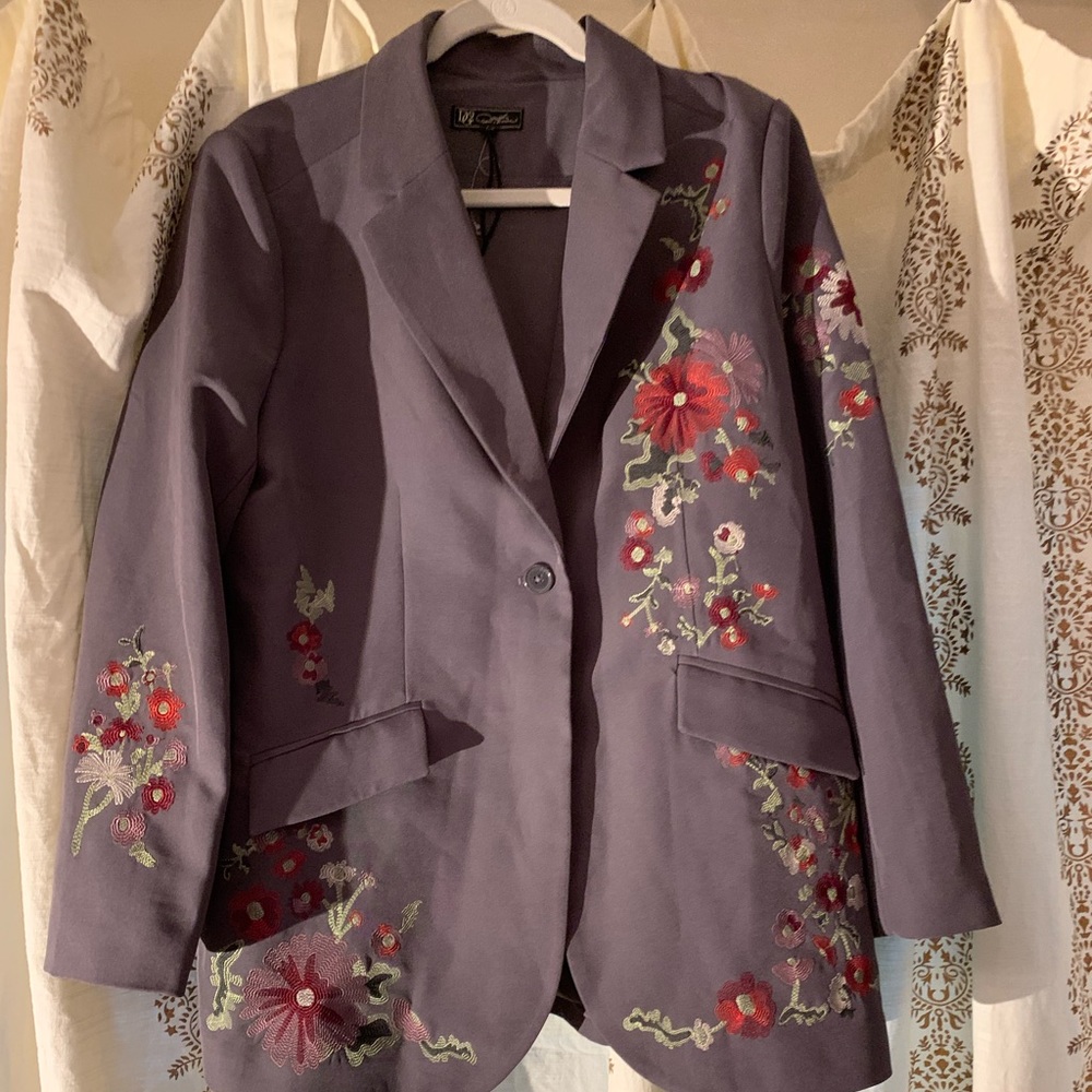 Crepe embroidered jacket